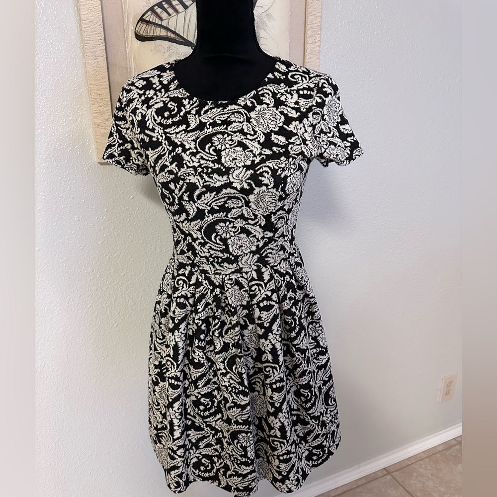 Forever 21 Women's Black White Dress Size Small NWOT